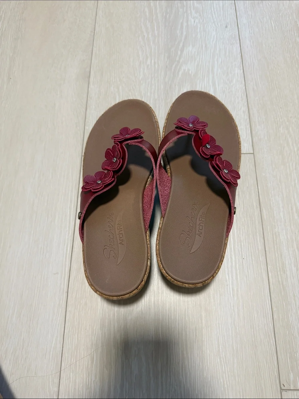 Skechers Cali Arch Fit Beverlee Floral Thong Sandals